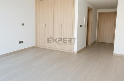 شقة - 1 حمام للايجار في كريك فيوز من عزيزي (فرهاد عزيزي ريزيدنس) - 2 مدينة دبي الطبية - الجداف - دبي