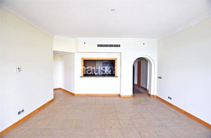 Apartment - 2 Bedrooms - 3 Bathrooms for rent in Al Hallawi - Shoreline Apartments - Palm Jumeirah - Dubai