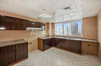 Apartment - 3 Bedrooms - 4 Bathrooms for rent in Beach Tower 2 - Al Khan Lagoon - Al Khan - Sharjah