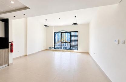 Apartment - 1 Bedroom - 2 Bathrooms for rent in Bin Suloom Building - Al Jaddaf - Dubai