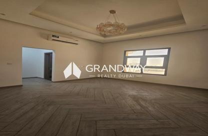Villa - 5 - 7 for rent in Wadi Alshabak - Dubai