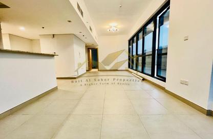 Apartment - 3 Bedrooms - 4 Bathrooms for rent in Jumeirah Garden City - Al Satwa - Dubai