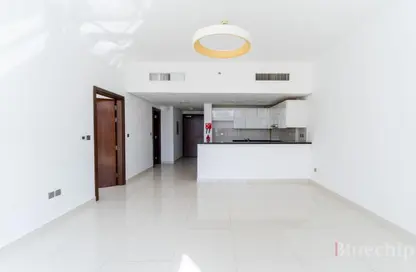 شقة - غرفة نوم - 2 حمامات للايجار في مساكن دزير - ديستريكت 17 - قرية جميرا الدائرية - دبي