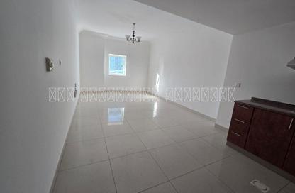 Apartment - Studio - 1 Bathroom for rent in Al Khan 9 building - Al Khan - Sharjah Apartment - Studio - 1 Bathroom for rent in Al Khan 9 building - Al Khan - Sharjah