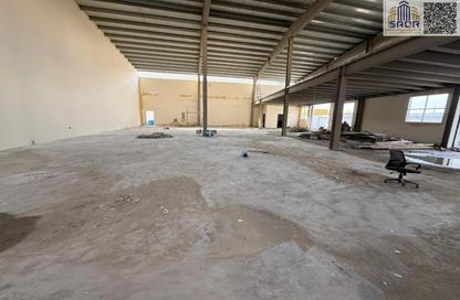 Warehouse - Studio - 2 Bathrooms for rent in Umm Al Thuoob - Umm Al Quwain