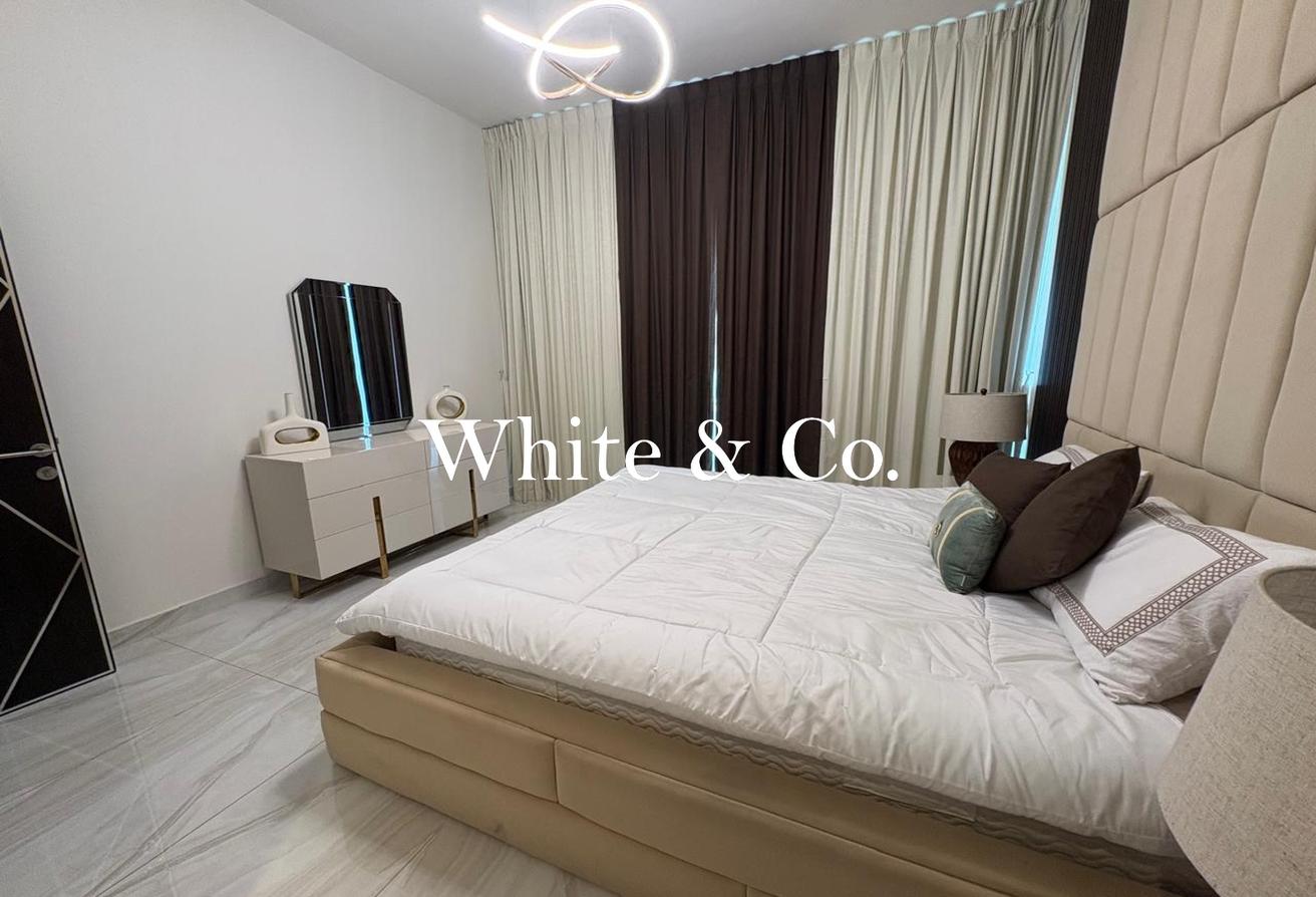 Large Study | Fully Furnished | Pool View photo 12