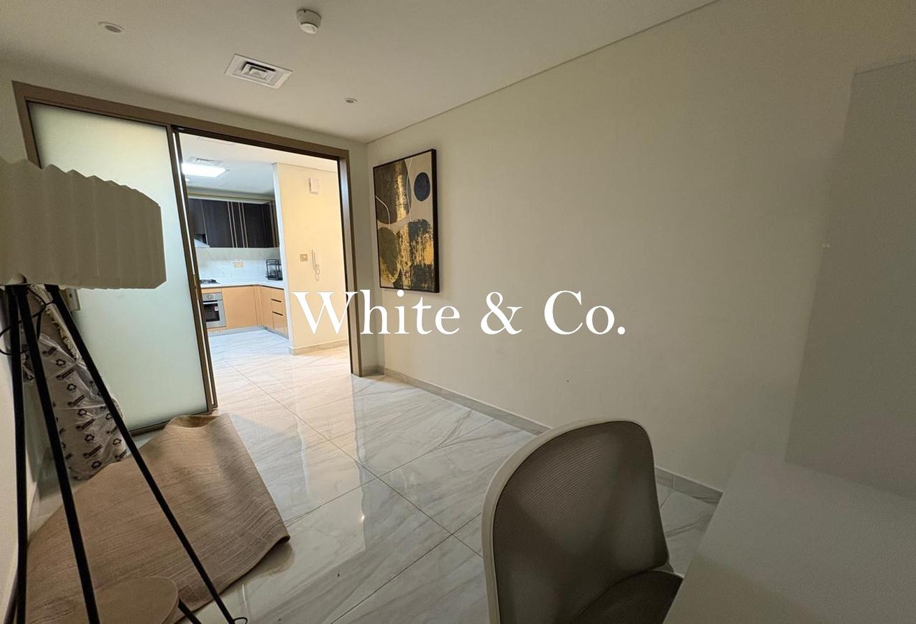 Large Study | Fully Furnished | Pool View photo 16