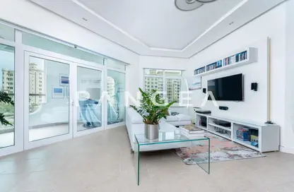 Apartment - 3 Bedrooms - 4 Bathrooms for sale in Jash Hamad - Shoreline Apartments - Palm Jumeirah - Dubai