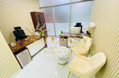 Office Space - Studio - 1 Bathroom for rent in Red Avenue - Al Garhoud - Dubai
