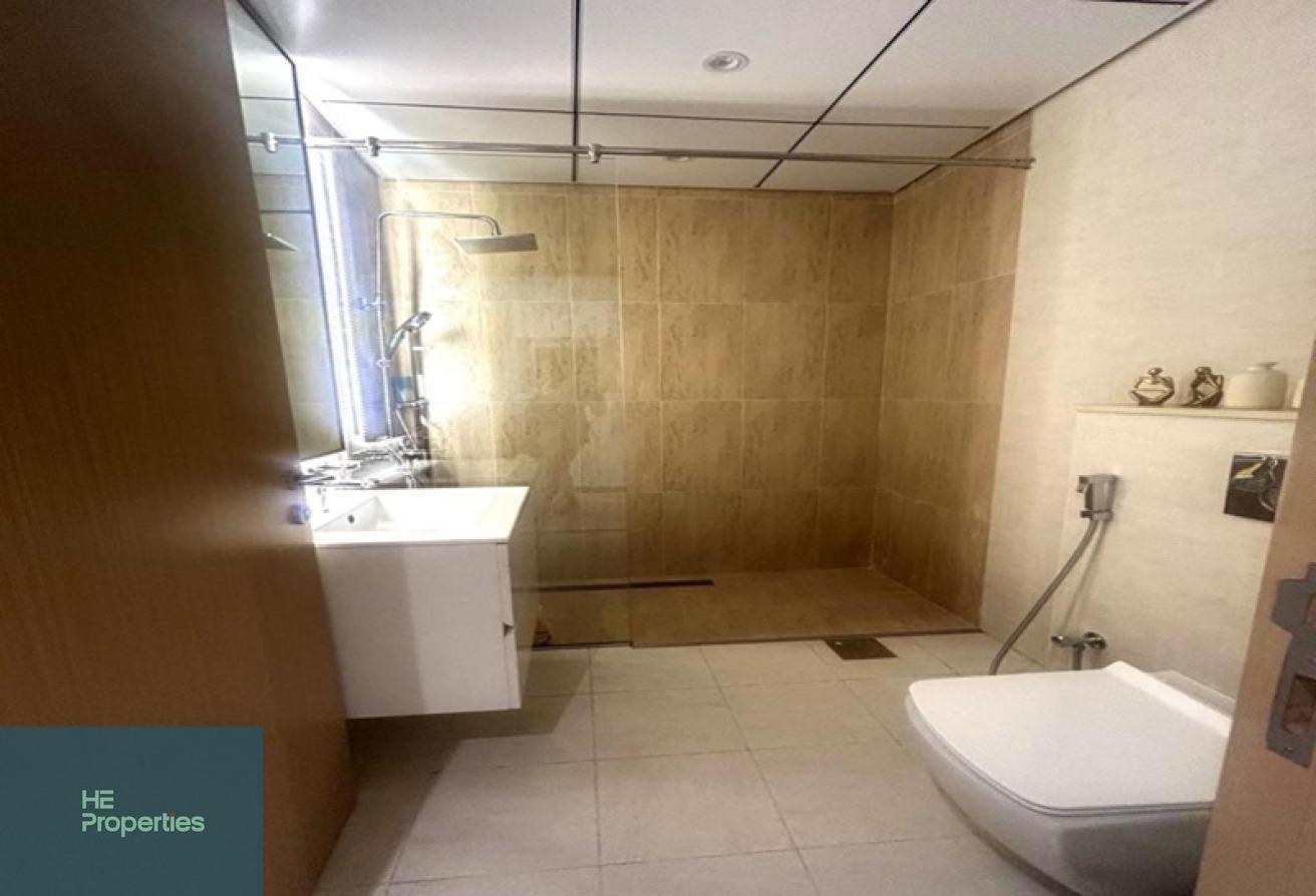 FURNISHED | MODERN LIVING | SPACIOUS UNIT photo 6