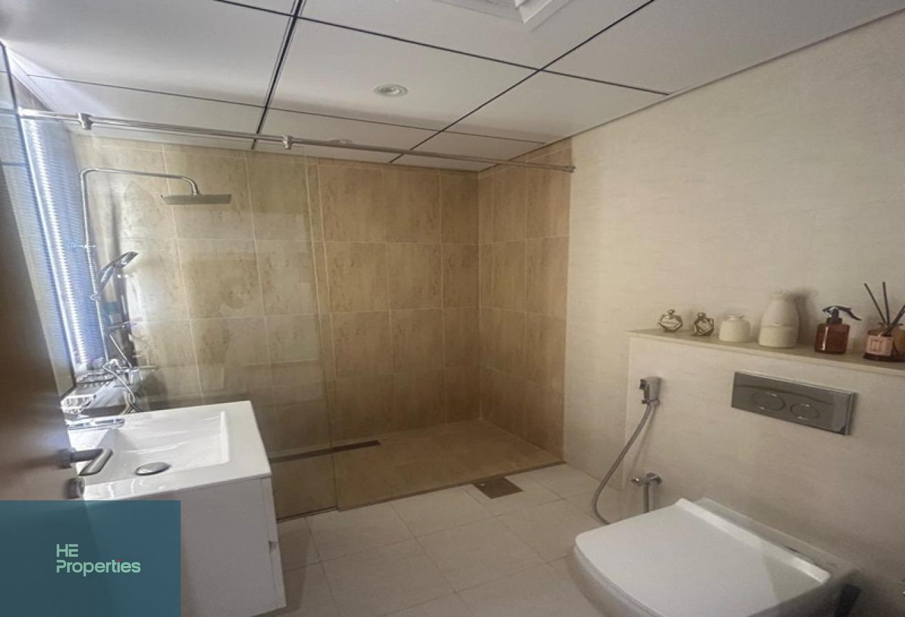 FURNISHED | MODERN LIVING | SPACIOUS UNIT photo 7