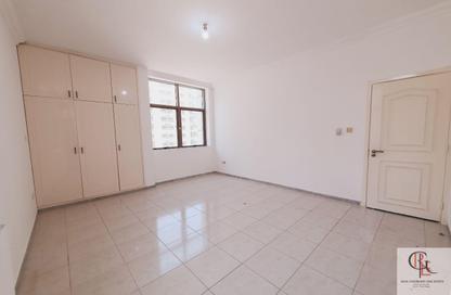 Apartment - 3 Bedrooms - 3 Bathrooms for rent in Mina Road - Tourist Club Area - Abu Dhabi