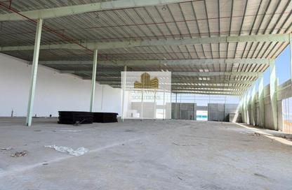 Warehouse - Studio - 2 Bathrooms for rent in Umm Al Thuoob - Umm Al Quwain