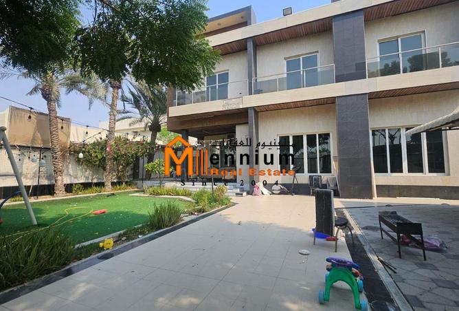 6-bedroom villa in the Al-Talla area with front