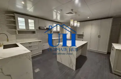 Apartment - 4 Bedrooms - 5 Bathrooms for rent in Corniche Road - Abu Dhabi