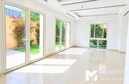 Villa - 3 - 4 for rent in Villa Lantana 2 - Villa Lantana - Dubai Science Park - Dubai