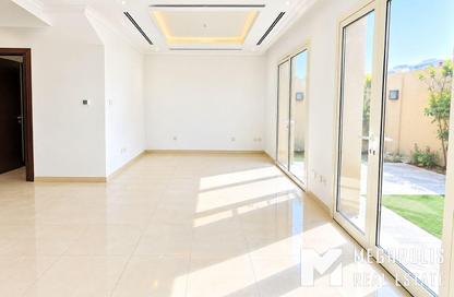 Villa - 3 - 4 for rent in Villa Lantana 2 - Villa Lantana - Dubai Science Park - Dubai