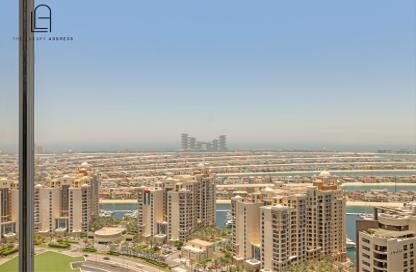 Apartment - 1 Bedroom - 2 Bathrooms for sale in The Palm Tower - Palm Jumeirah - Dubai