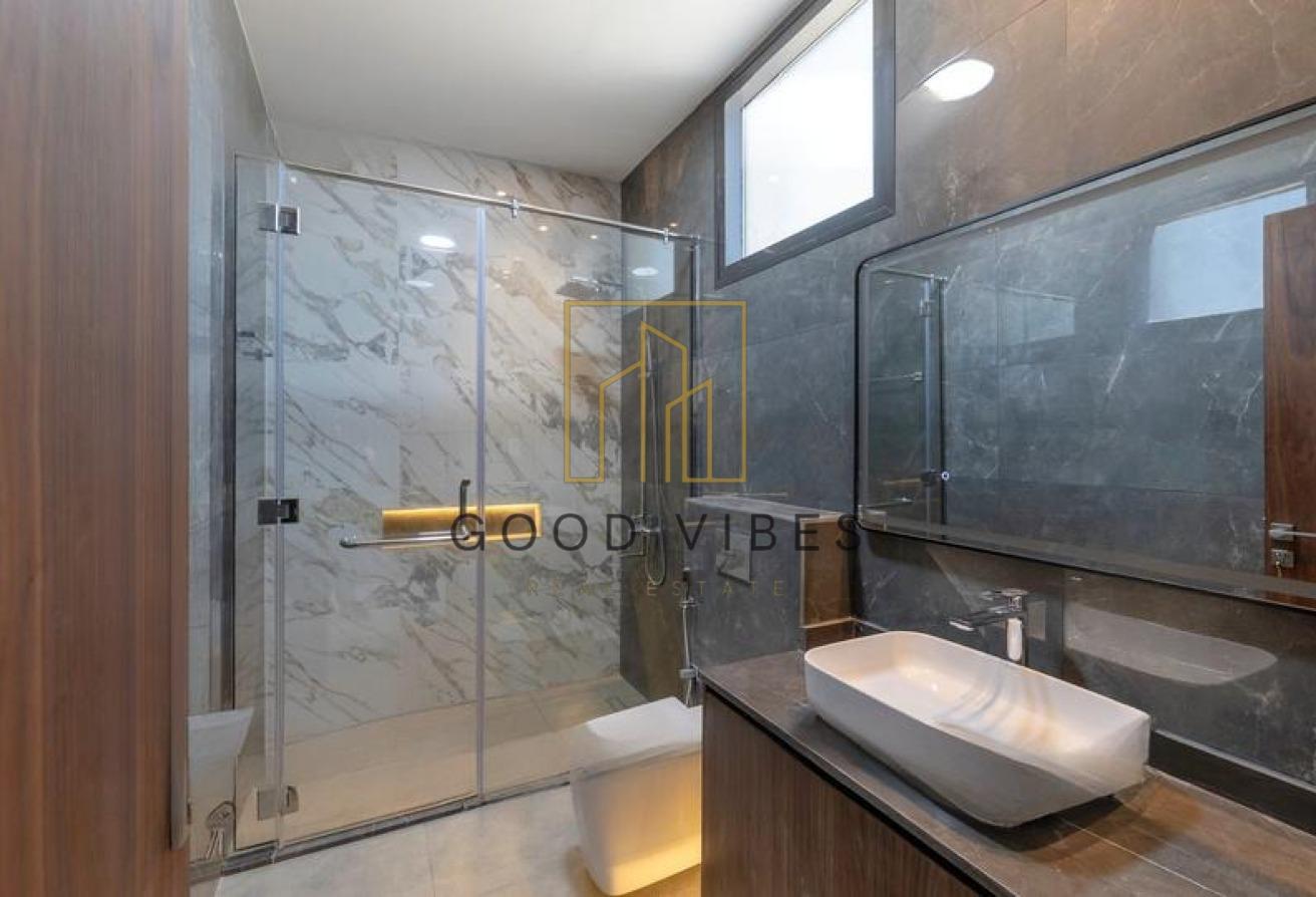 Spacious | Elegant | Custom-Built | 5-BedroomVilla photo 15