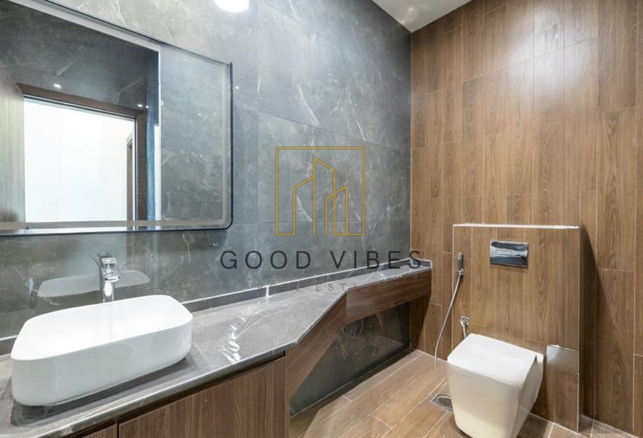 Spacious | Elegant | Custom-Built | 5-BedroomVilla photo 10
