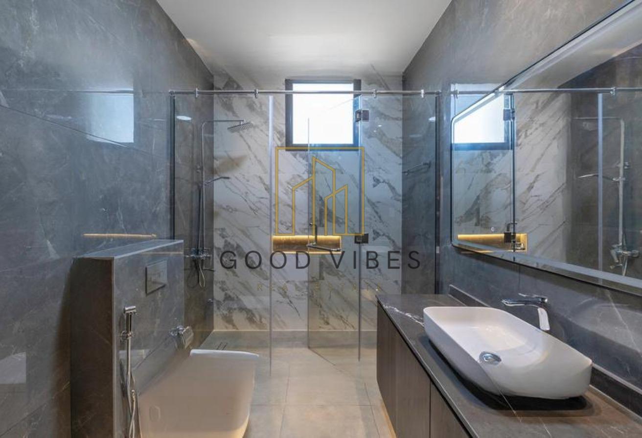 Spacious | Elegant | Custom-Built | 5-BedroomVilla photo 16