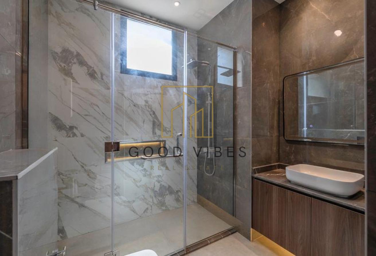 Spacious | Elegant | Custom-Built | 5-BedroomVilla photo 14