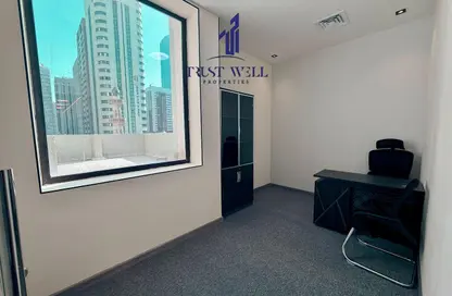 مكتب - غرفة نوم - 6 حمامات للايجار في بناية دار السلام - شارع الكورنيش - أبوظبي