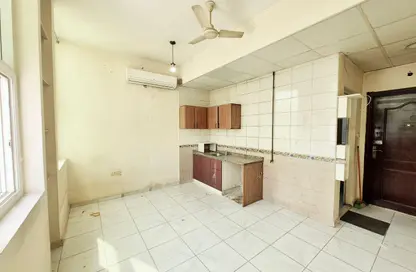 شقة - 1 حمام للايجار في الشامسي 1 - تجارية مويلح - الشارقة