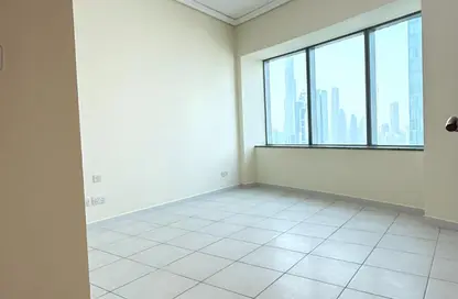 شقة - 2 غرف نوم - 2 حمامات للايجار في برج توينتي فرست سينشري - شارع الشيخ زايد - دبي