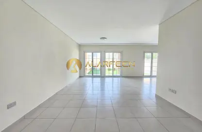 فيلا - 3 غرف نوم - 3 حمامات للايجار في نخيل تاونهاوس - الضاحية 12 - قرية جميرا الدائرية - دبي