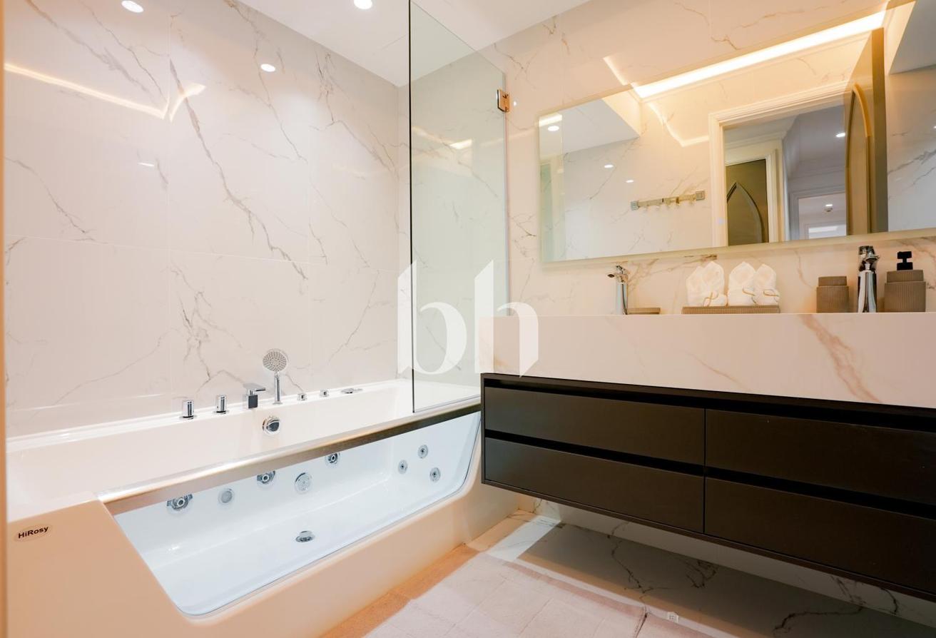 Furnished | Burj Khalifa View | Upgraded photo 15