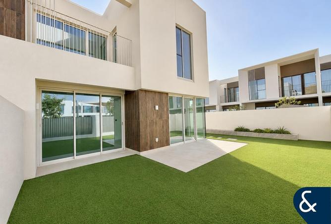 Park facing | Landscaped Garden | Cyrus Style — photo 2