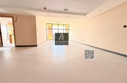 شقة - 3 غرف نوم - 4 حمامات للايجار في برج الكورنيش - طريق كورنيش عجمان - عجمان