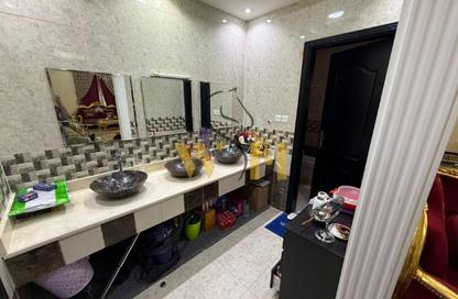Villa - 6 Bedrooms - 4 Bathrooms for rent in Al Rawda 1 - Al Rawda - Ajman