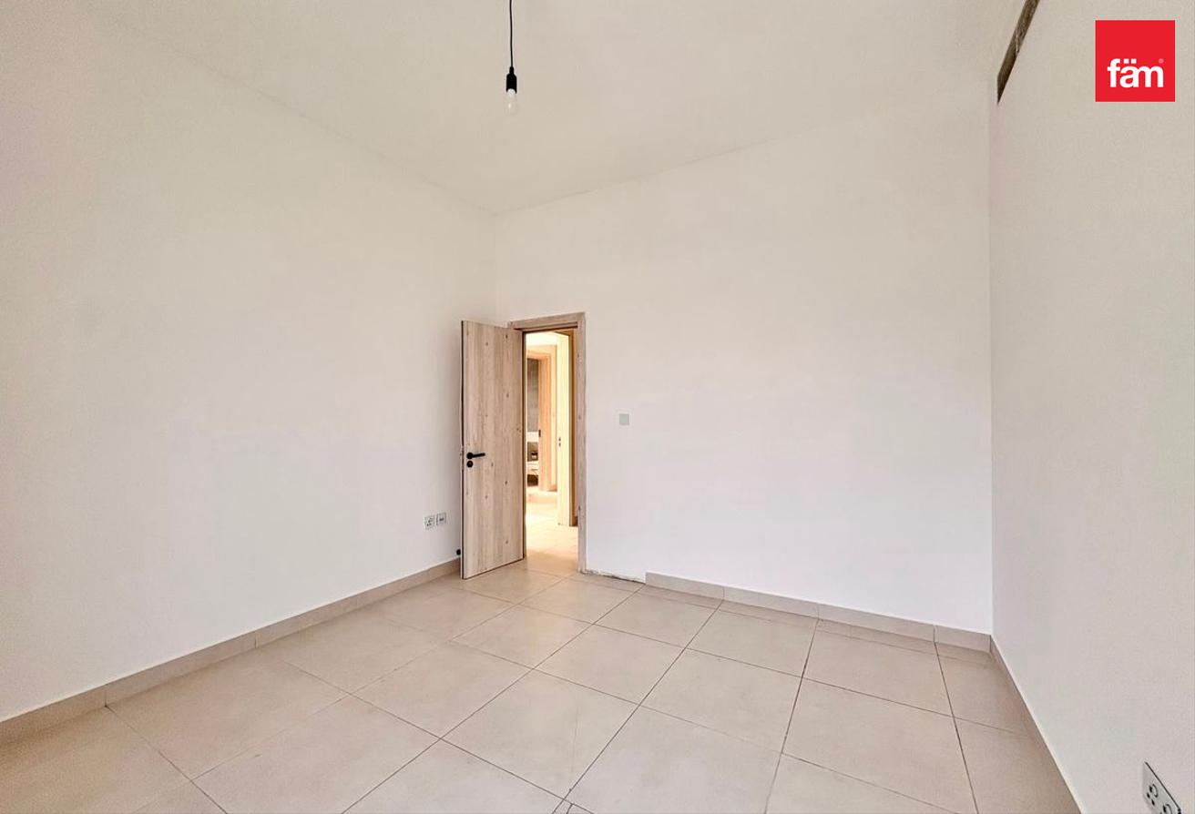 Bright & Spacious Prime Location Upgraded To 2br photo 6