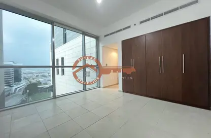 شقة - 3 غرف نوم - 4 حمامات للايجار في روضة أبو ظبي - أبوظبي