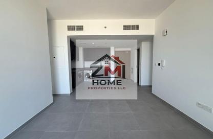 Apartment - 2 Bedrooms - 3 Bathrooms for rent in Tiraz 2 - Aljada - Sharjah