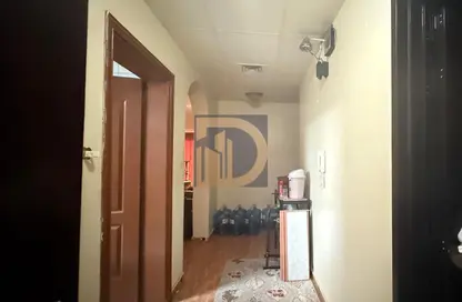 شقة - 2 غرف نوم - 2 حمامات للايجار في مشروع السرة السكني - أم القيوين