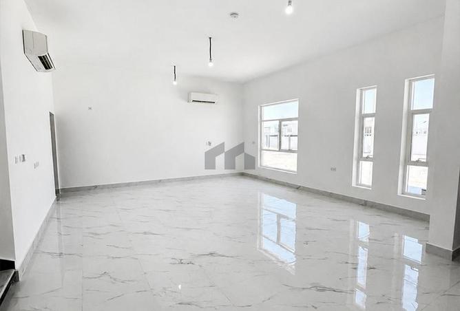 103700002 - Property Image 2