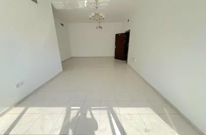 Apartment - 2 Bedrooms - 2 Bathrooms for rent in Al Wahda Building - Al Majaz 2 - Al Majaz - Sharjah