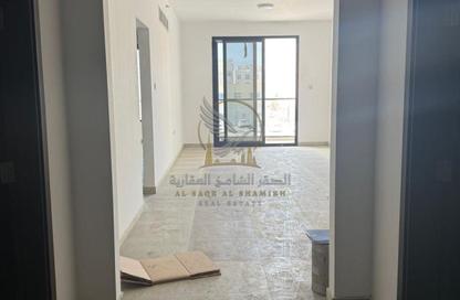 شقة - 2 غرف نوم - 2 حمامات للايجار في مجمع مويلح - تجارية مويلح - الشارقة