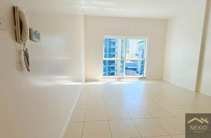 Apartment - Studio - 1 Bathroom for rent in Cascades Tower - Dubai Marina - Dubai