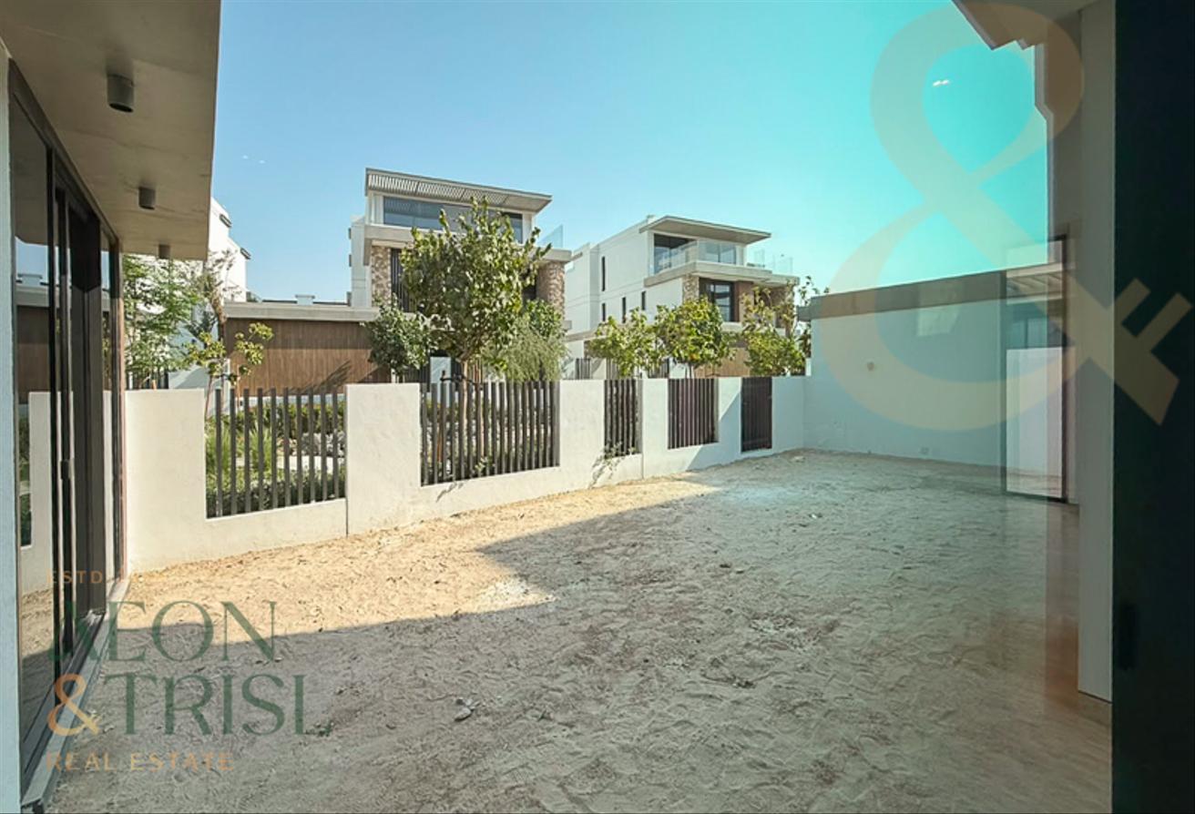4BR Luxurious Villa | Brandnew | On Park photo 7
