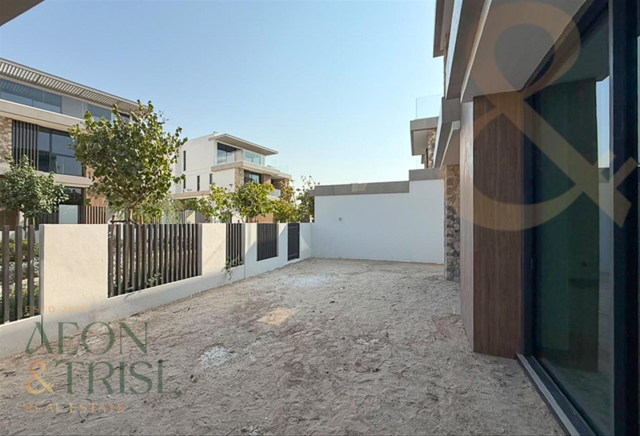 4BR Luxurious Villa | Brandnew | On Park photo 10