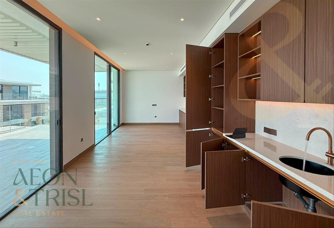 4BR Luxurious Villa | Brandnew | On Park photo 6