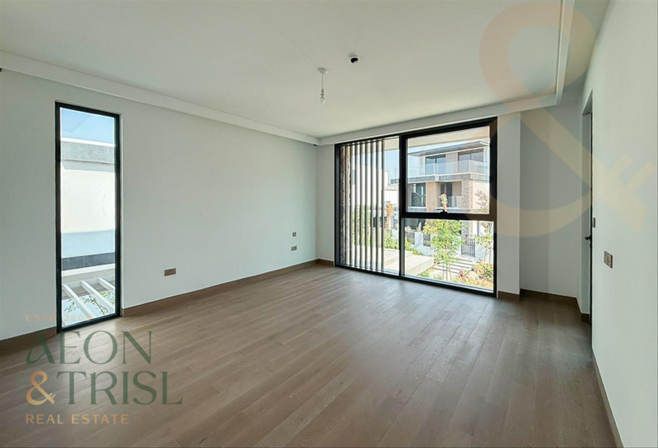 4BR Luxurious Villa | Brandnew | On Park photo 13