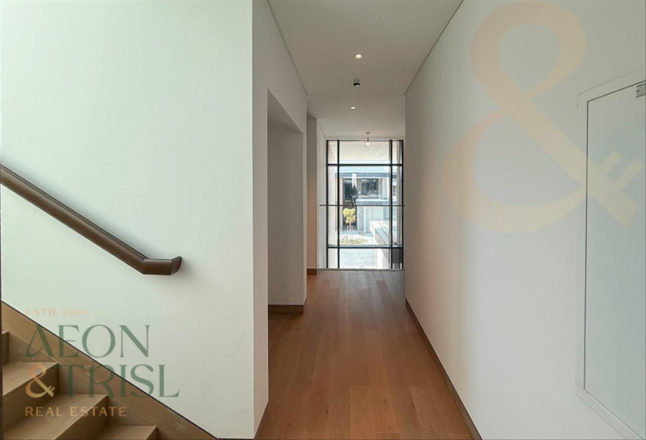 4BR Luxurious Villa | Brandnew | On Park photo 12