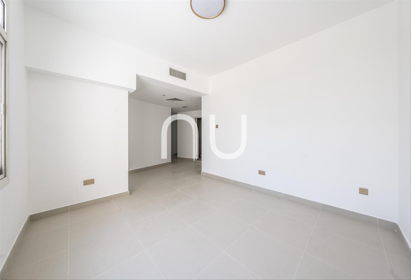 Upgraded Villa with Private Pool in Prime Location photo 18
