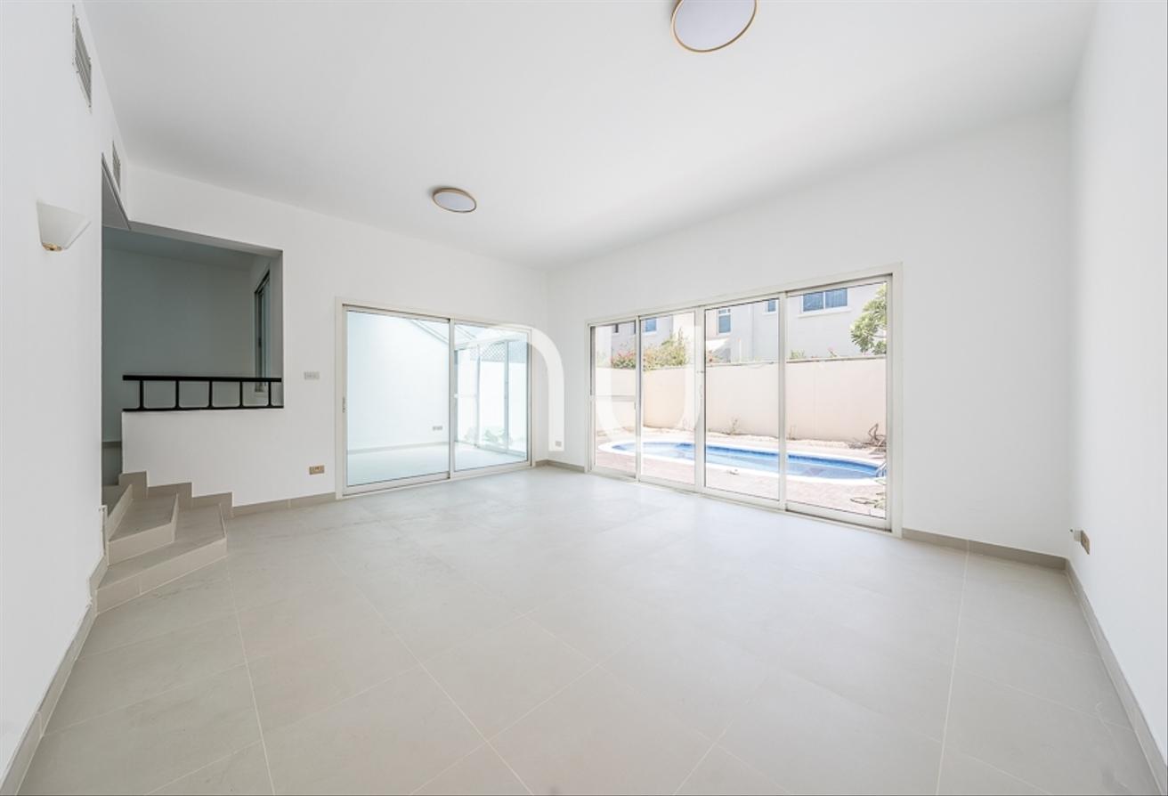 Upgraded Villa with Private Pool in Prime Location photo 20