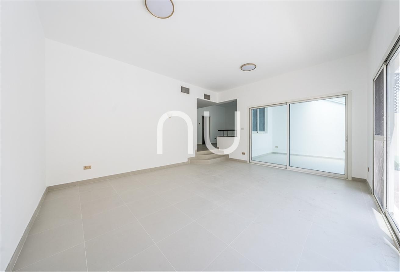 Upgraded Villa with Private Pool in Prime Location photo 17